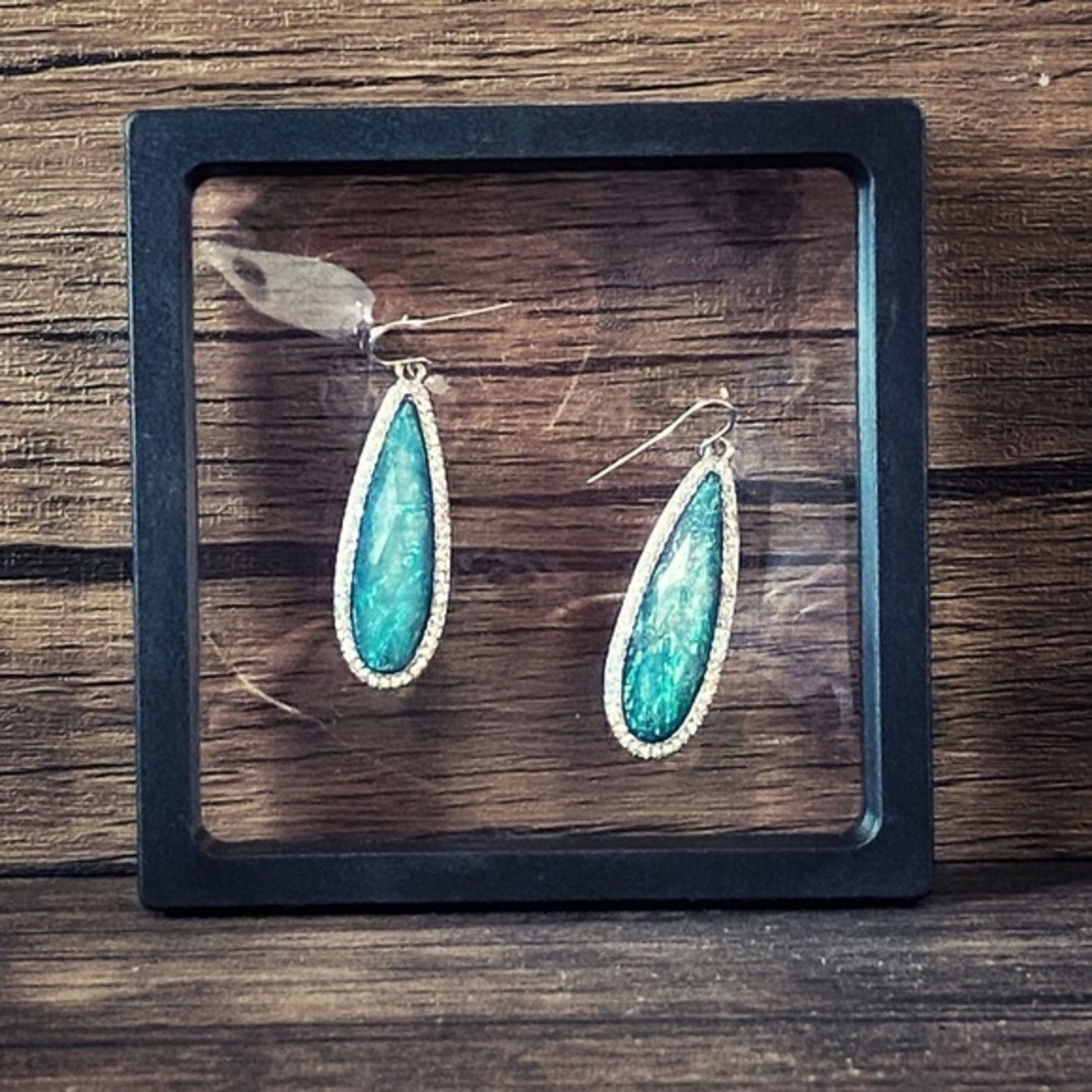 Vintage Gemstone Dangle Earrings - Picture 7 of 8